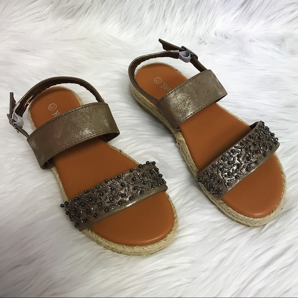 ⬇️🎉New Champagne Super Comfortable Sandals - Picture 1 of 8