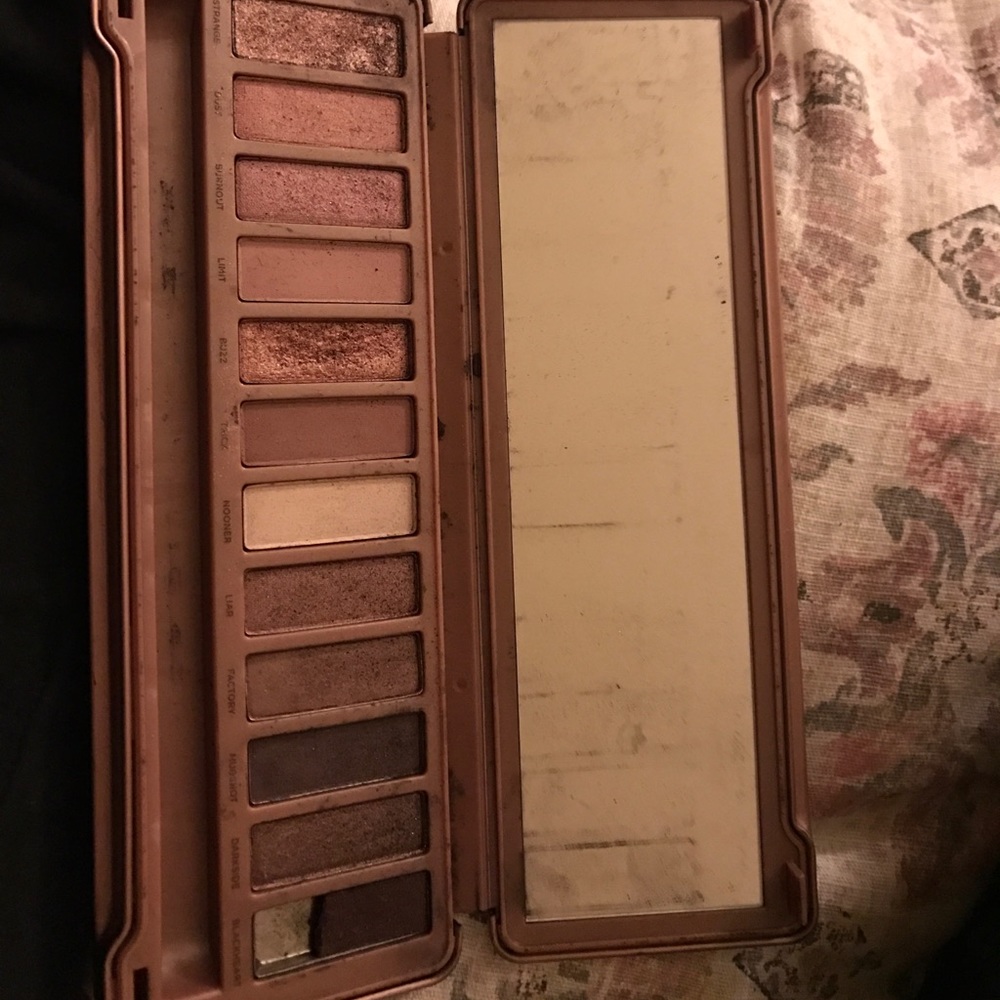 Naked 3 shadow pallet