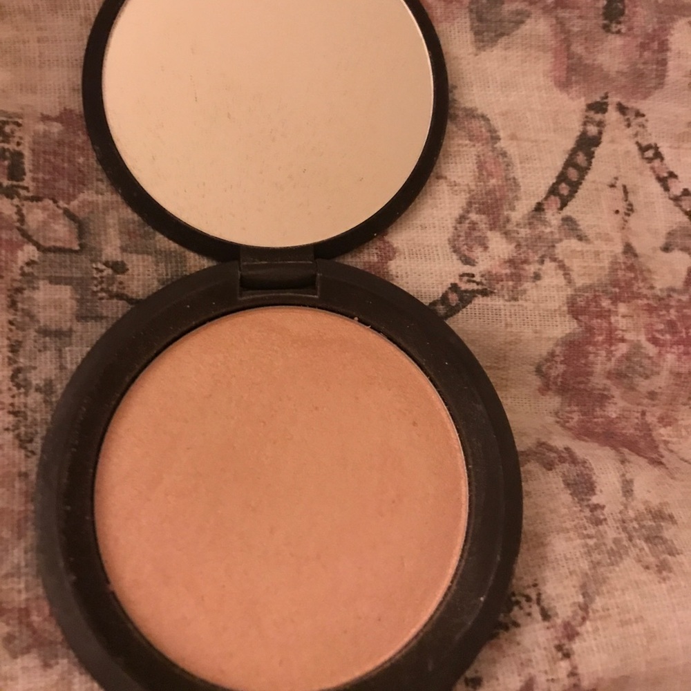 Becca highlighter