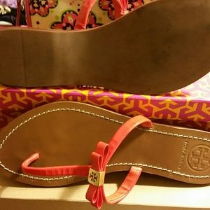Tory Burch Patent Leather Leighanne Thong Sandals