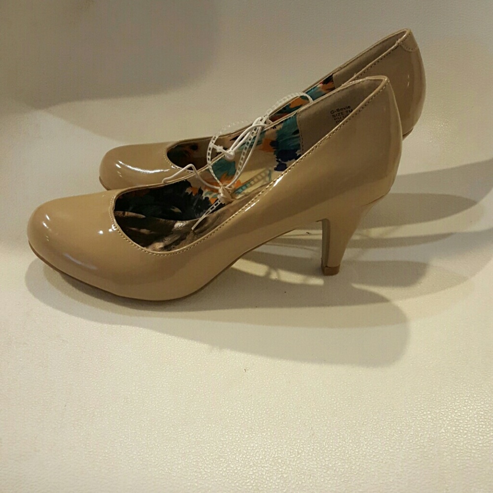 Madden Girl Brevie nude patent leather pumps
