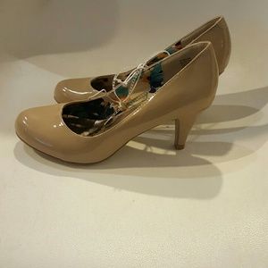 Madden Girl Brevie nude patent leather pumps