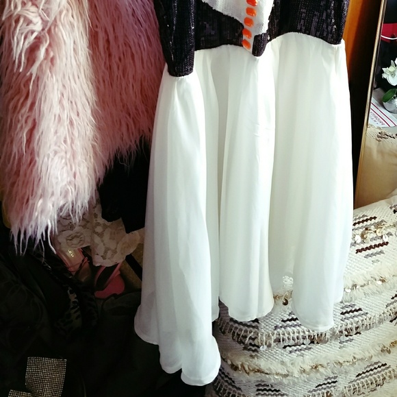 Sleeveless White Chiffon Sequin Dress Size 6 - Picture 5 of 6
