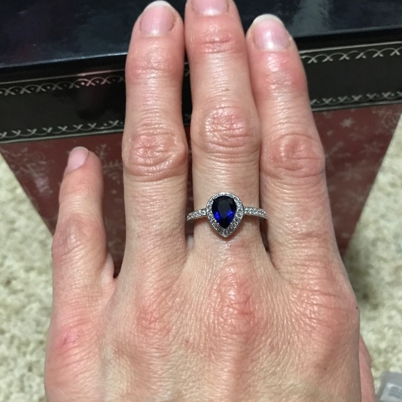 Blue sapphire and cz accents white gold ring - Picture 4 of 5