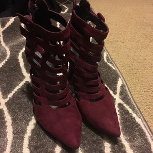 Beautiful caged velvet pumps!