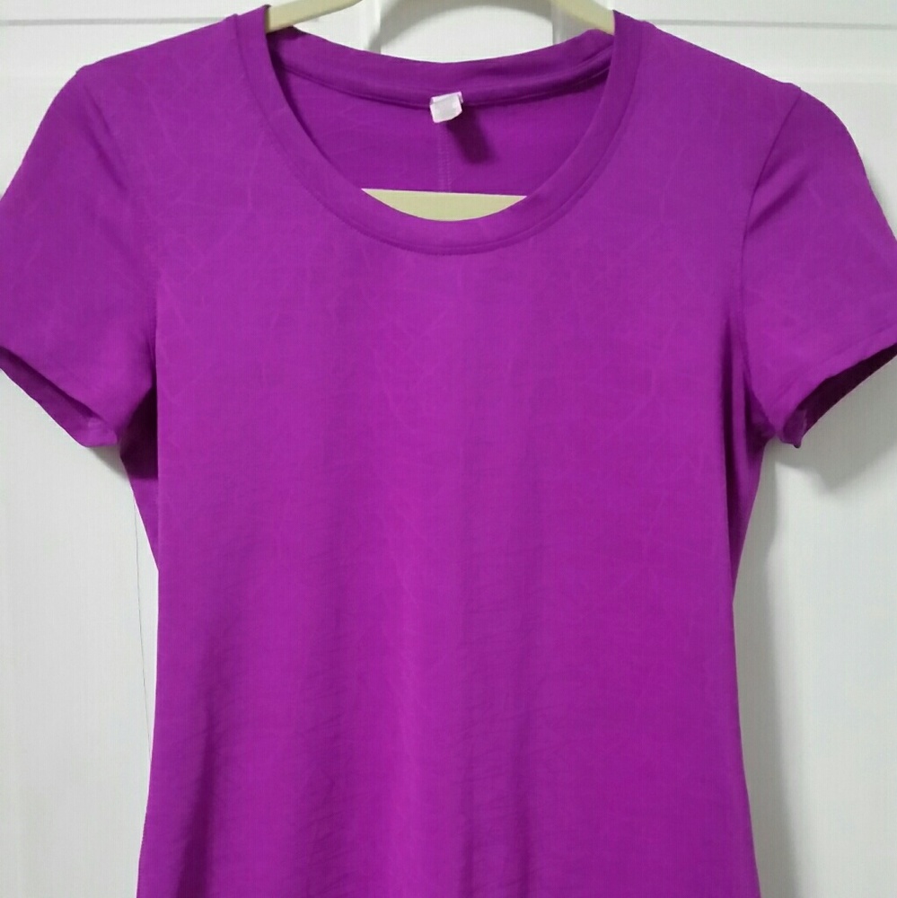 Under Armour S all-season top