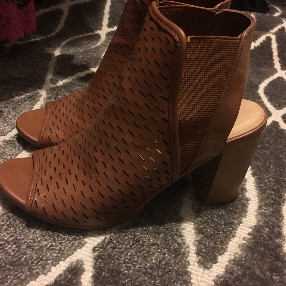 open toe heel cute for festival season!