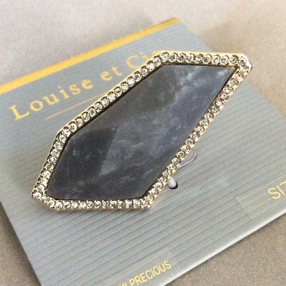 🆕 Size 8 Grey Stone Louise et Cie Ring