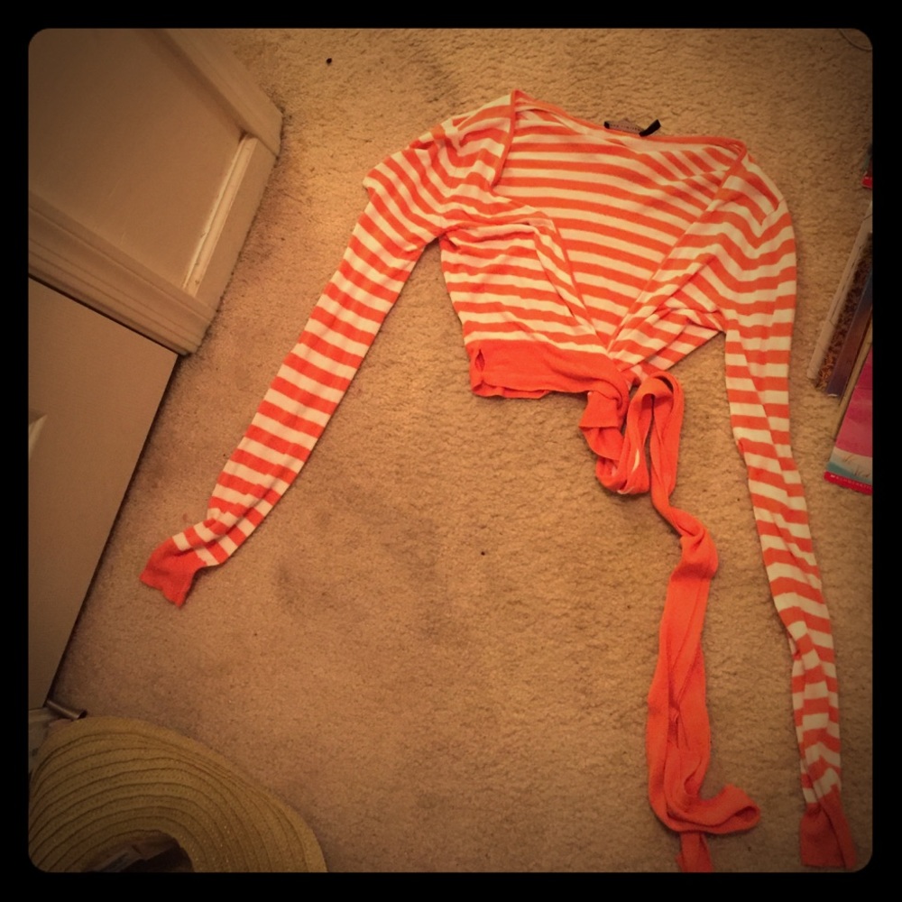 Orange and Ehite darling, wrap top!