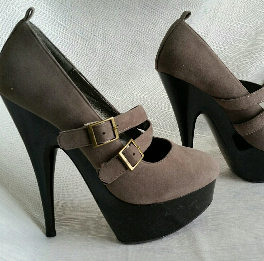 BRAND NEW Mary Jane heels