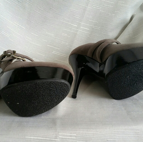 BRAND NEW Mary Jane heels - Picture 4 of 4