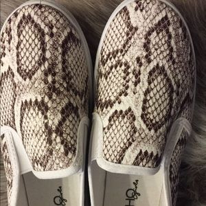 NWOT Snakeskin slip on shoes 7 1/2