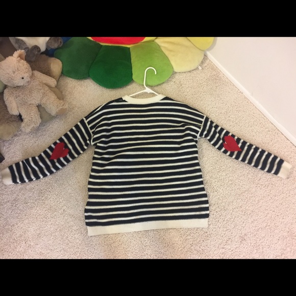 sweater with cute heart - Picture 2 of 2