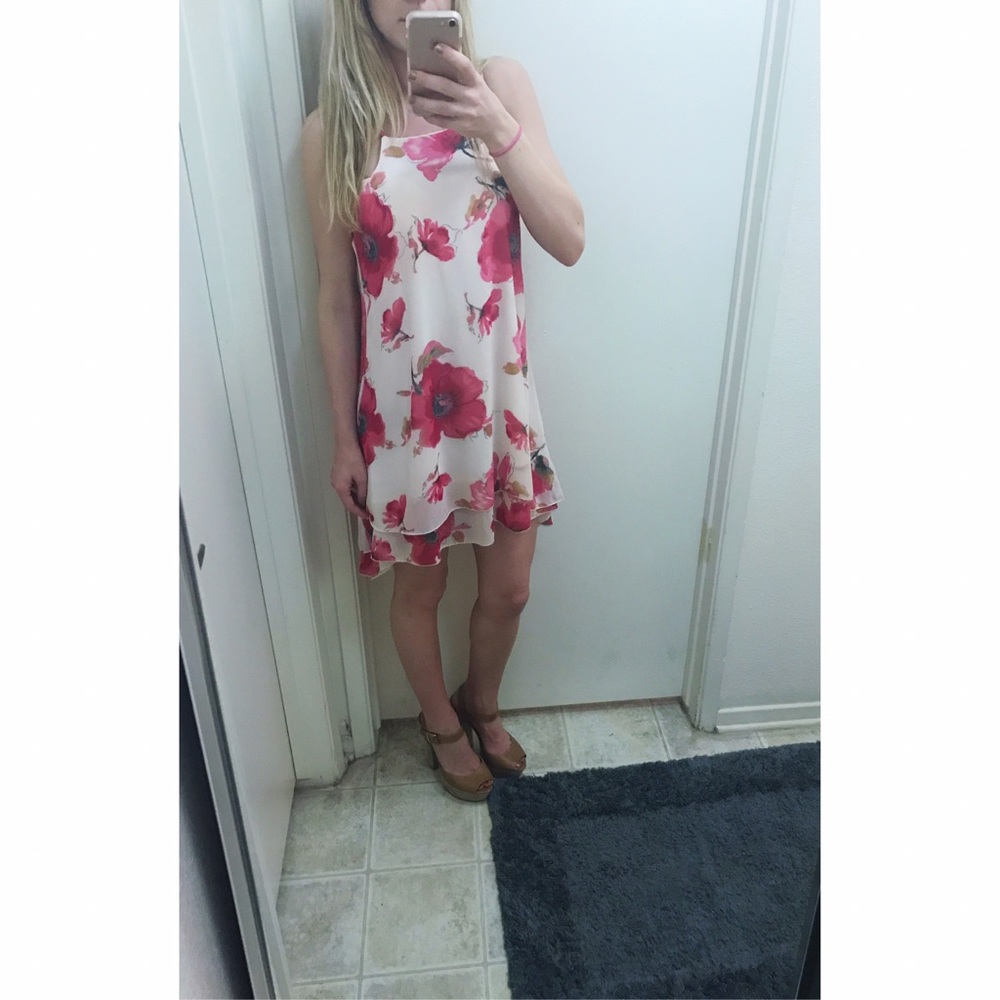 🌺🌸Cream and pink floral dress🌺🌸