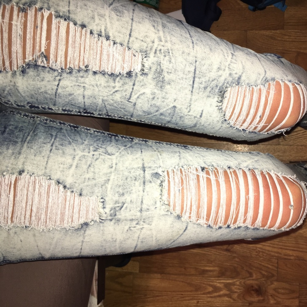 Never worn Almost famous skinny jeans with holes