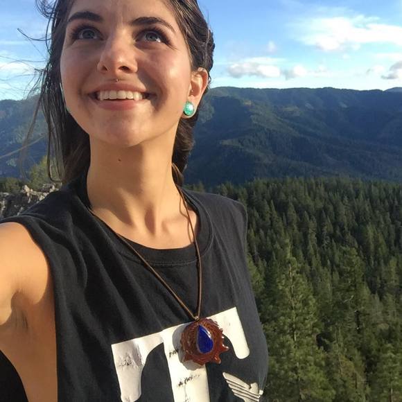 Meet your Posher, Lisa - Picture 1 of 1