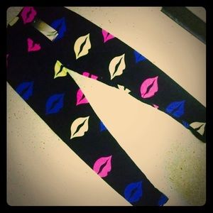 🆕 Black Color Block Neon Lips Leggings Sz M/L