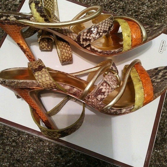 💥DEAL💥Michael Kors clutch and Coach heels. - Picture 6 of 8