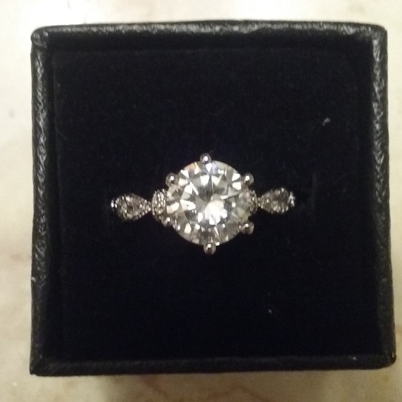 Qtz diamond ring - Picture 1 of 3