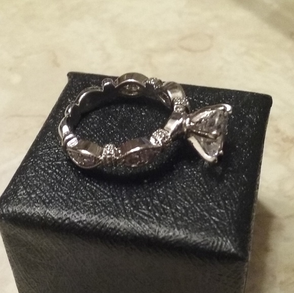 Qtz diamond ring - Picture 2 of 3