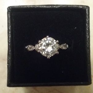 Qtz diamond ring