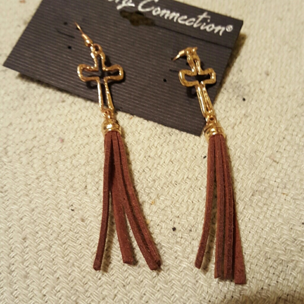Accessory Connection cross earrings with leather