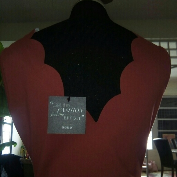 Scalloped Bodycon Dress - Picture 3 of 4