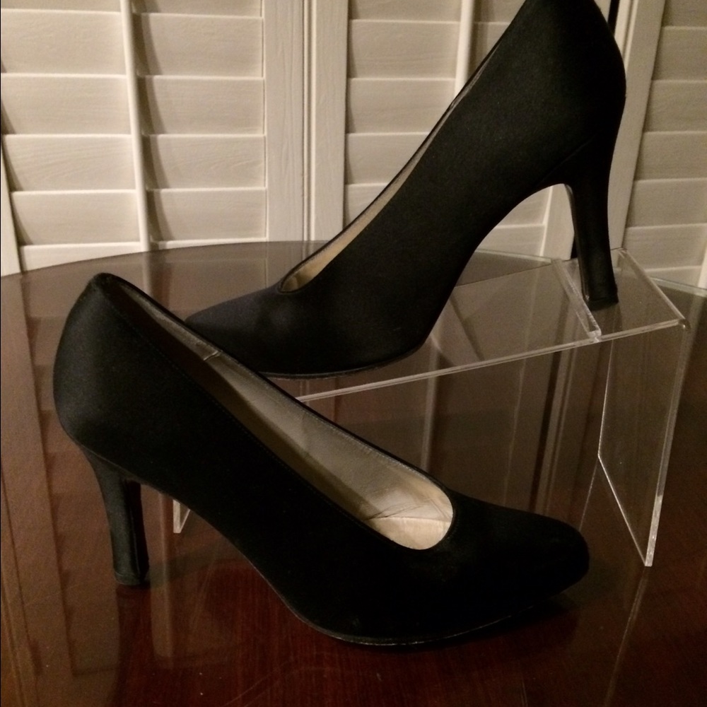 Charles Jourdan Size 7-1/2 Black Satin Pumps