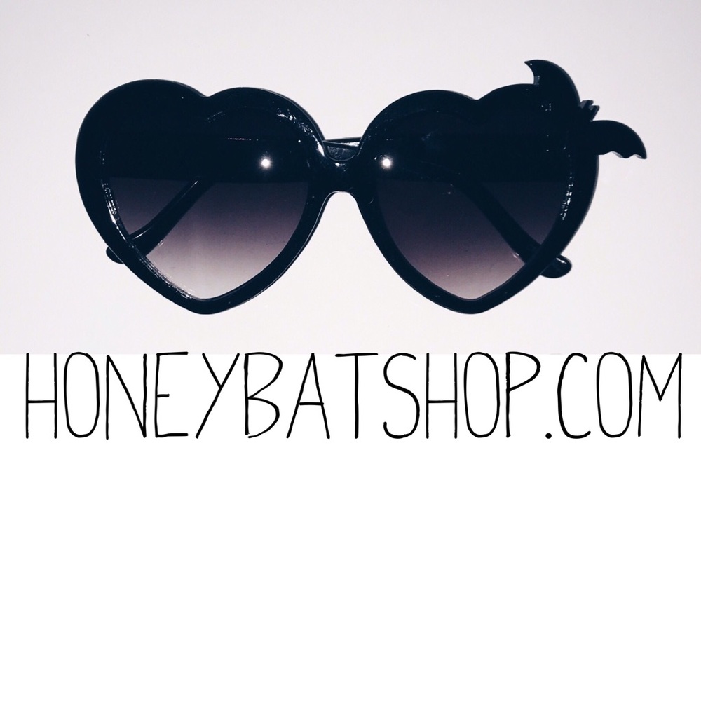 Bat eyes heart shaped sunglasses