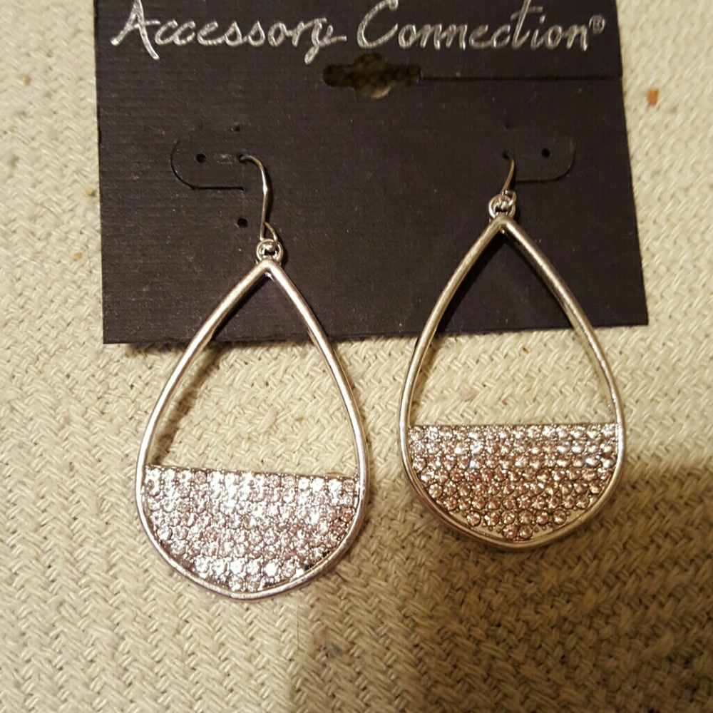 Accessory connection earrings