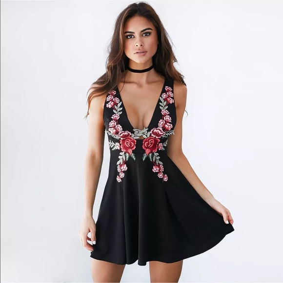 🌺 • La Rosa •Embroidered Floral Fit & Flare Dress - Picture 2 of 4