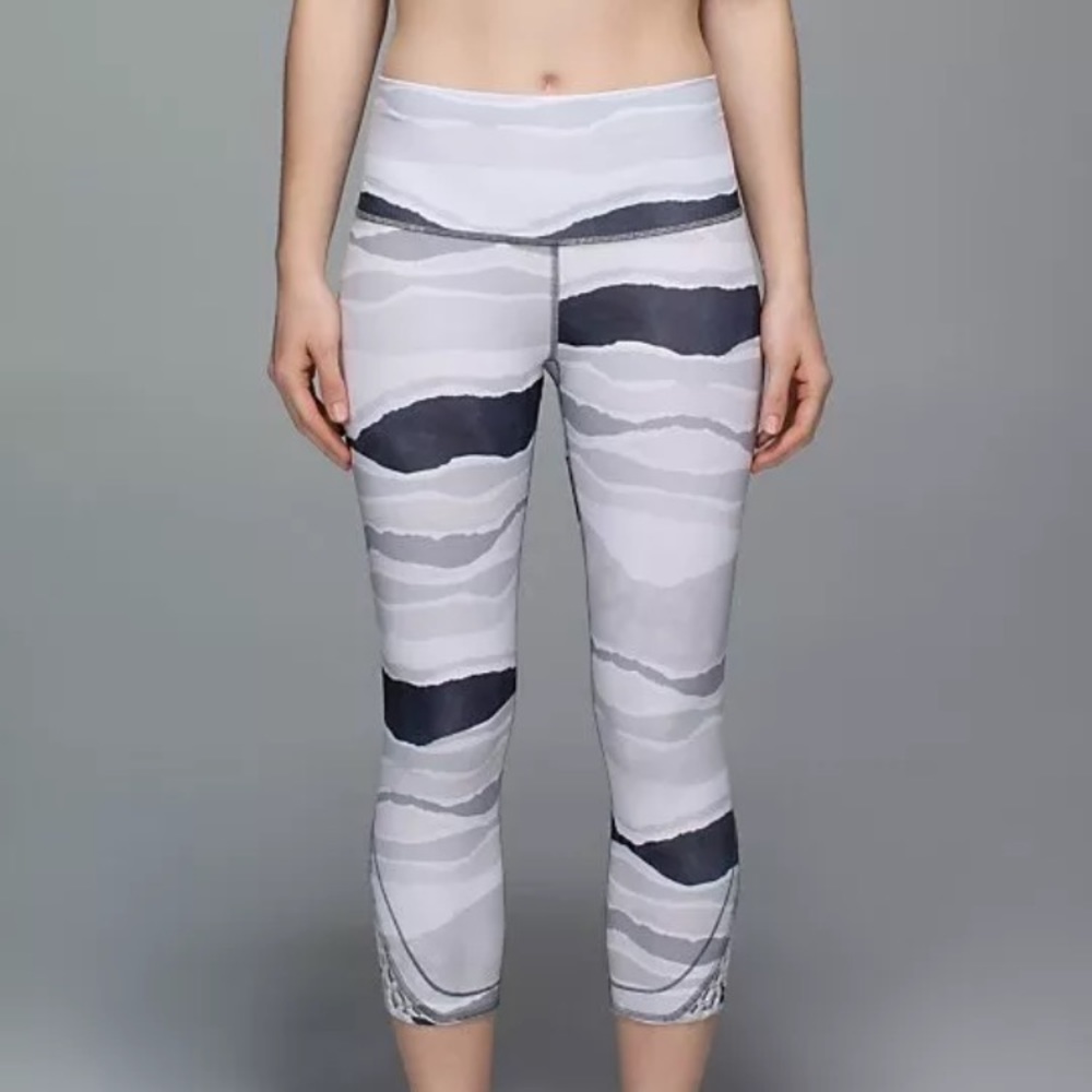 Lululemon wunder under true self crop