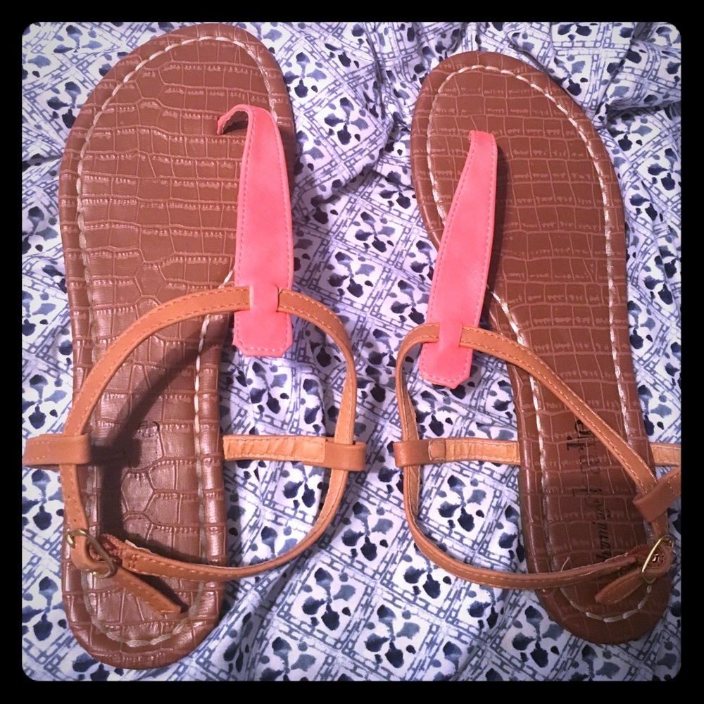 Cute sandals!