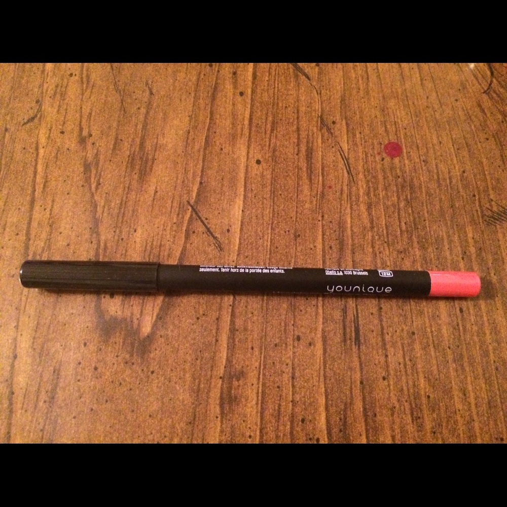 Younique Lip Liner Peachy