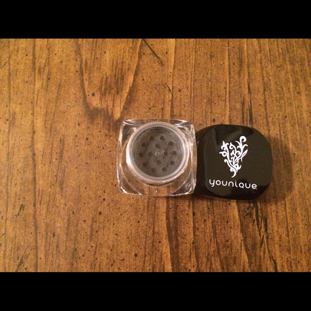 Younique Mineral Eyeshadow Black Corrupted