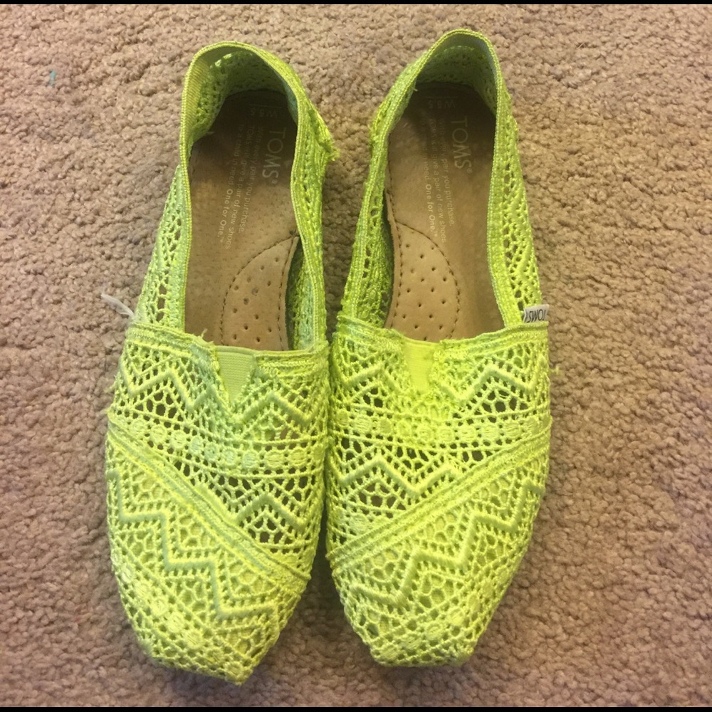 Toms lime green crochet shoes