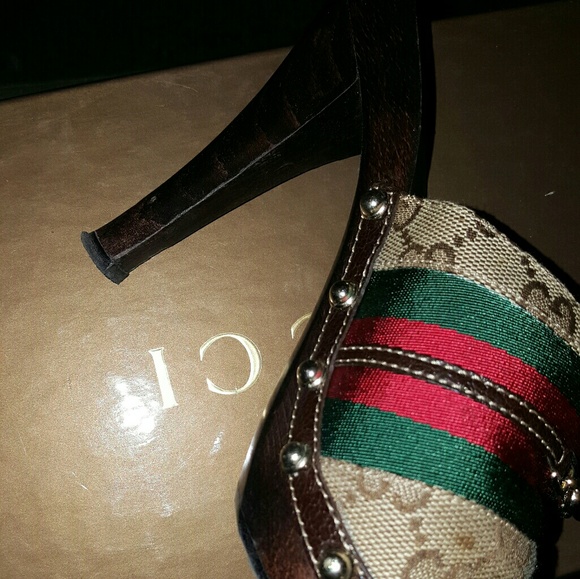 Gucci Original Signature Wooden Heels - Picture 2 of 2