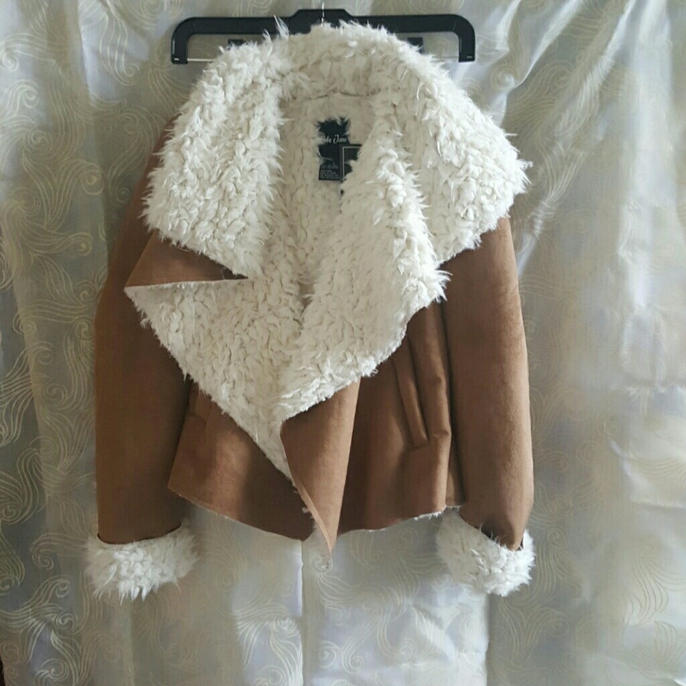 🔴MOVING SALE🔴 NWT Faux fur Jacket