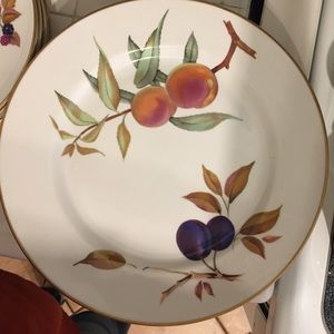 Fine china Royal Worcester 4 dinner & salad plates