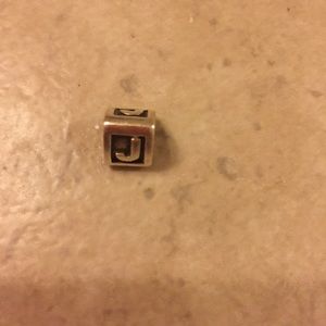 Pandora charm "j"