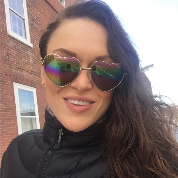 Meet your Posher, Mariel - Picture 1 of 1
