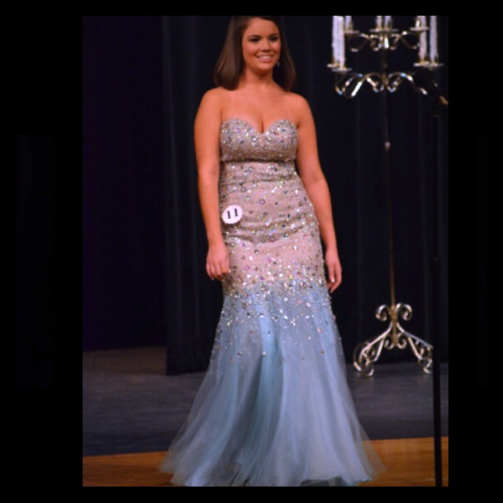 Beautiful pageant dress! Worn once