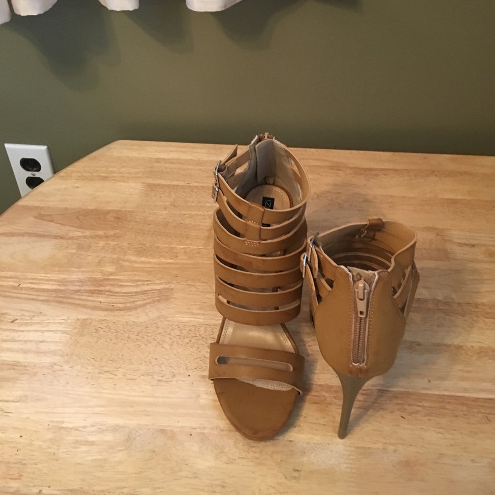 Gladiator beige heels