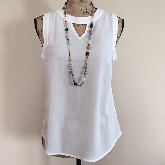 Monteau Tops - 🌺 White chiffon sleeveless top 🌺