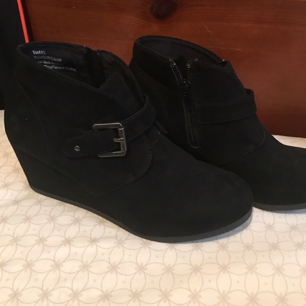 Black booties size 8 1/2