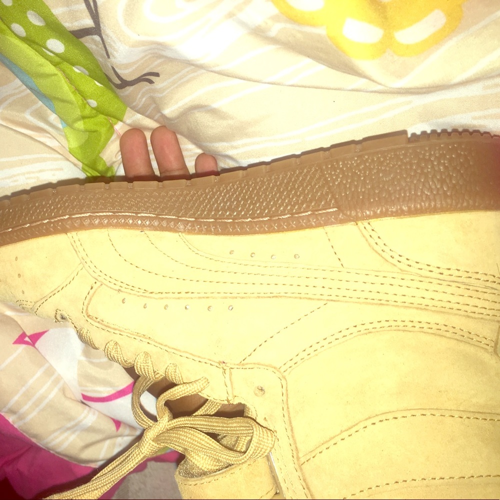 Size 7 puma contact , only wore once 😌