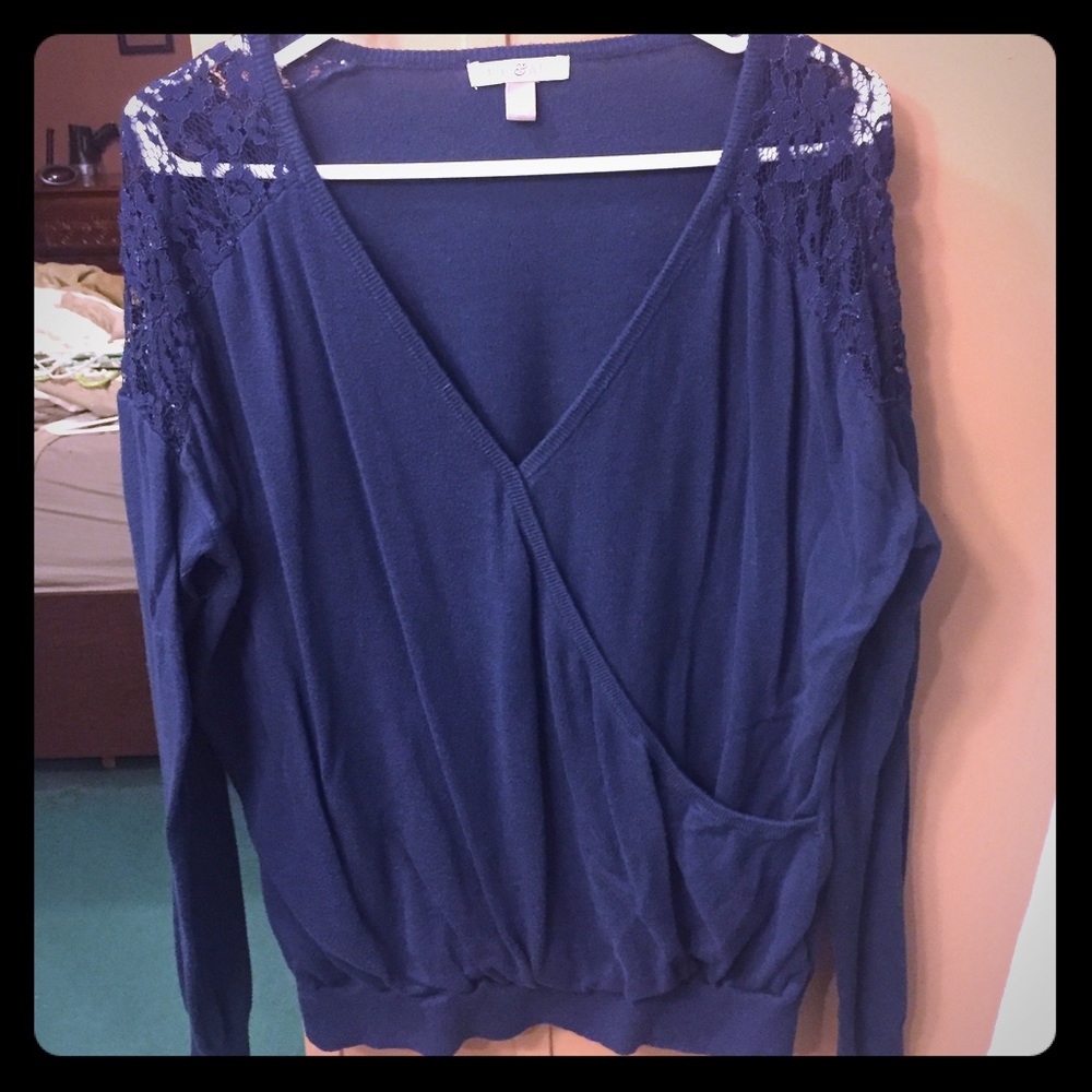 Long sleeve blue sweater/shirt