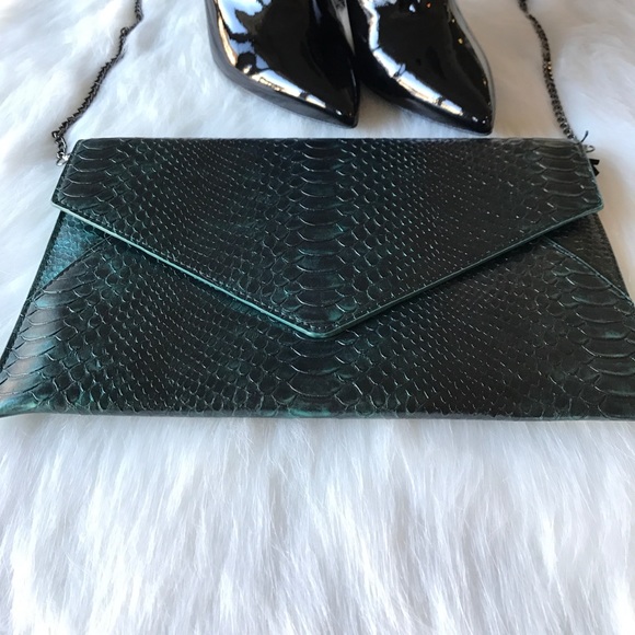🆕Emerald Green Reptile Textured Medium Clutch - Picture 2 of 7