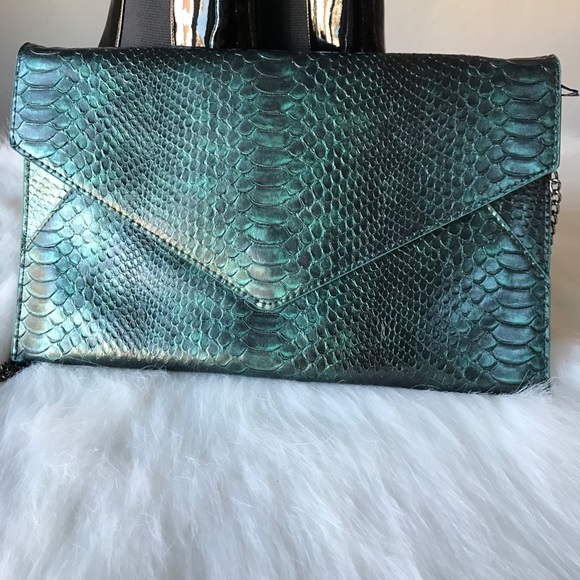🆕Emerald Green Reptile Textured Medium Clutch - Picture 3 of 7