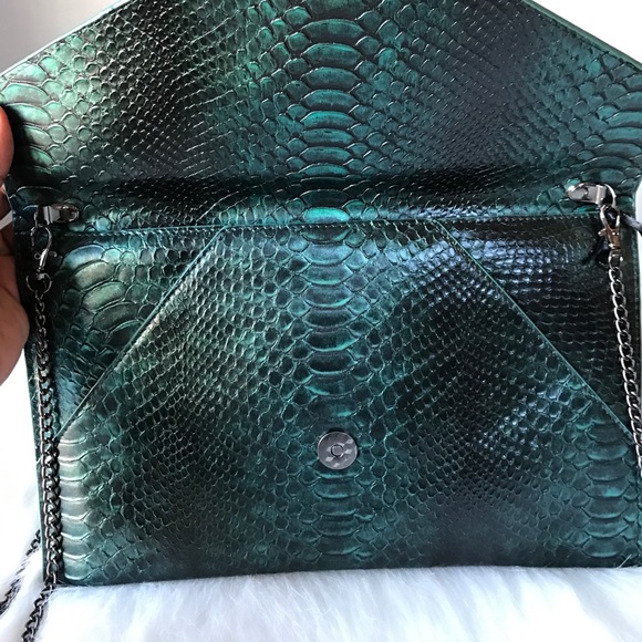 🆕Emerald Green Reptile Textured Medium Clutch - Picture 4 of 7